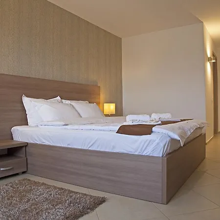 Otel Nova 3*